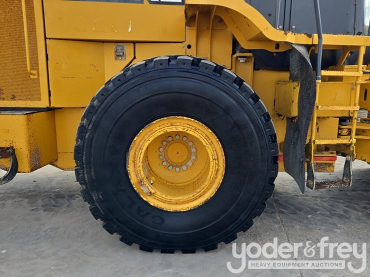 2019-deere-744k-image-14