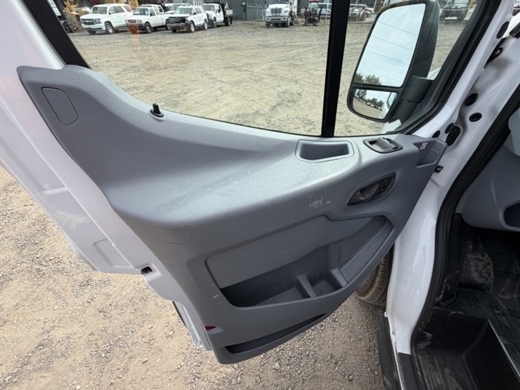 2019-ford-transit-image-22