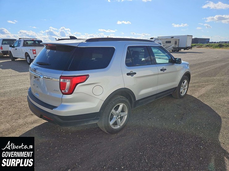 2018-ford-explorer-image-4