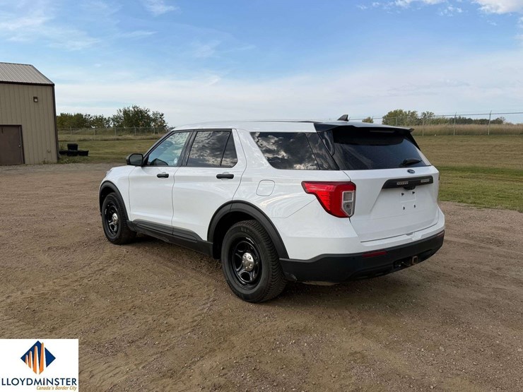 2021-ford-explorer-image-3