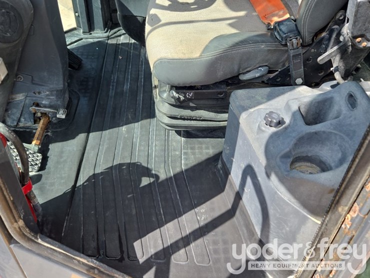 2019-deere-744k-image-58