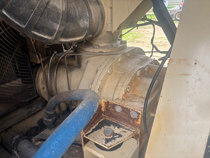 #3338-•-ingersoll-rand-ir900-towable-air-compressor-image-25