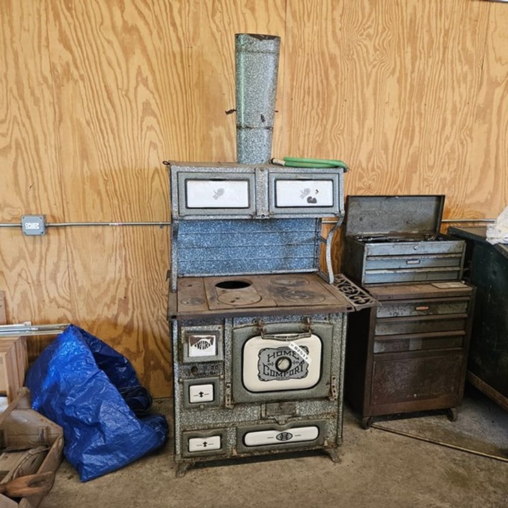 #2517 • Wrought Iron Range Co. B30 Antique Stove