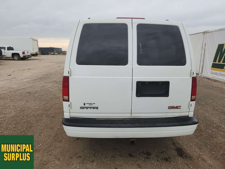 2004-gmc-safari-image-6