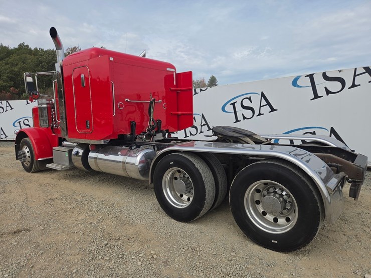 #1408-•-2014-peterbilt-388-sleeper-cab-truck-tractor-image-3