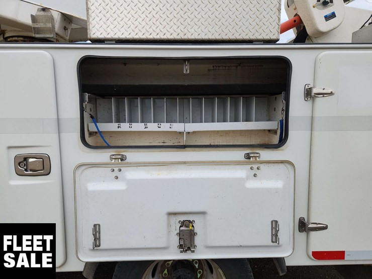 2021-ford-f550-image-31