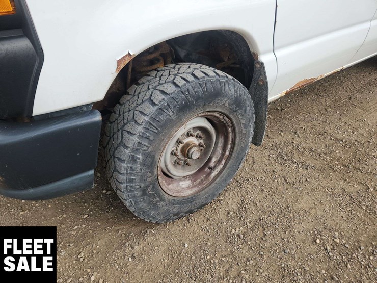 2010-ford-cargo-image-16