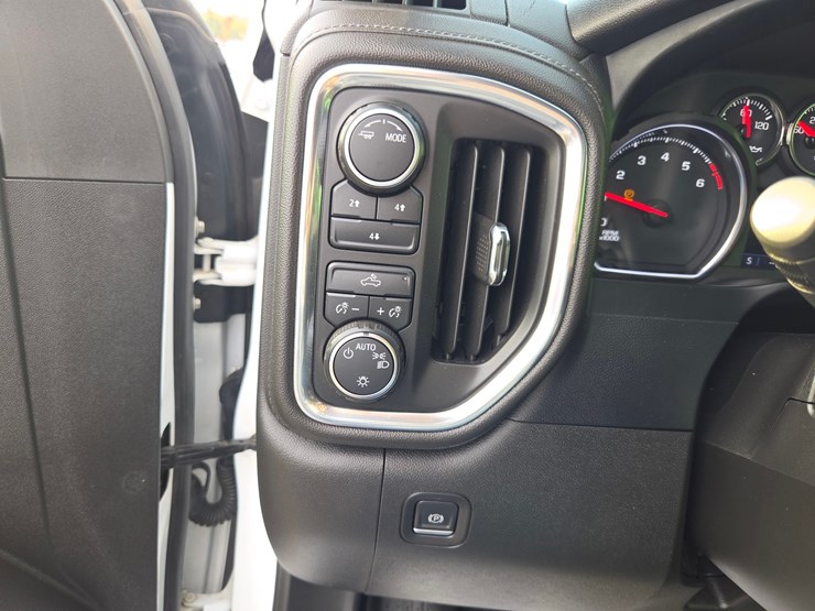 2022-chevrolet-2500-image-49