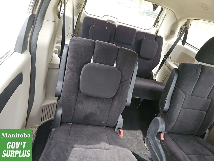 2011-dodge-grand-caravan-image-21