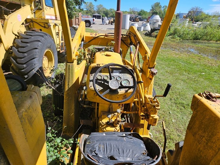 #2532-•-massey-ferguson-80b-loader-tractor-image-27