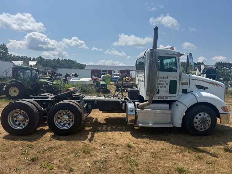 2012-peterbilt-384-image-6