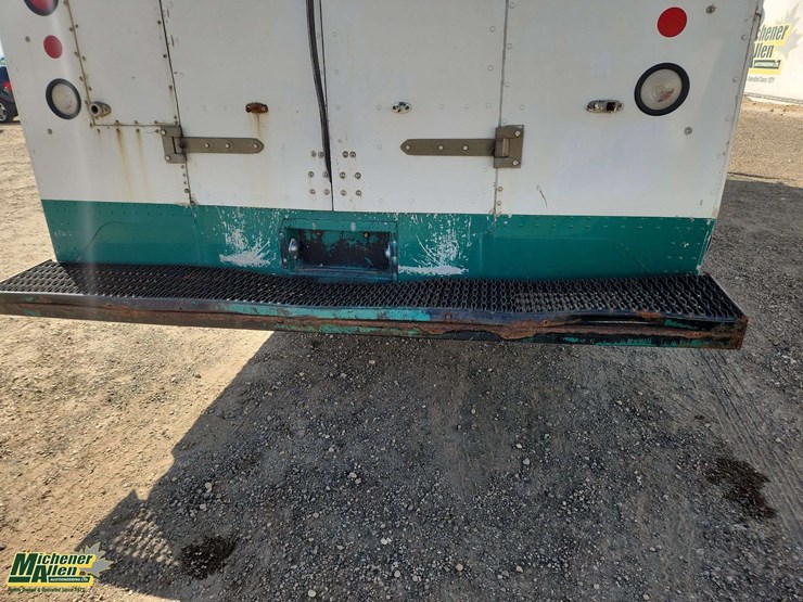 2014-freightliner-mt45-image-32