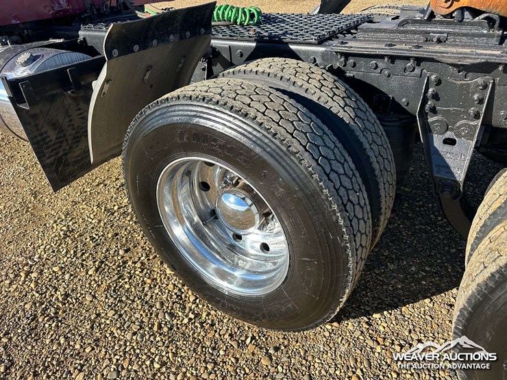 2011-kenworth-t800-image-56