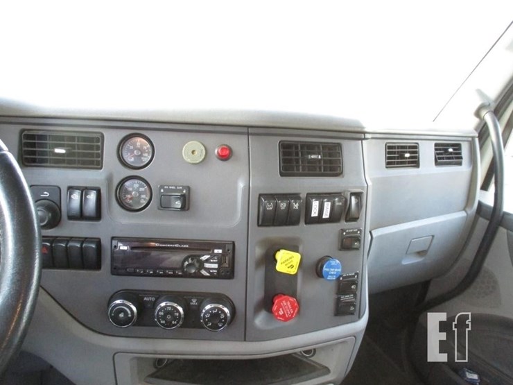 2016-peterbilt-579-image-9