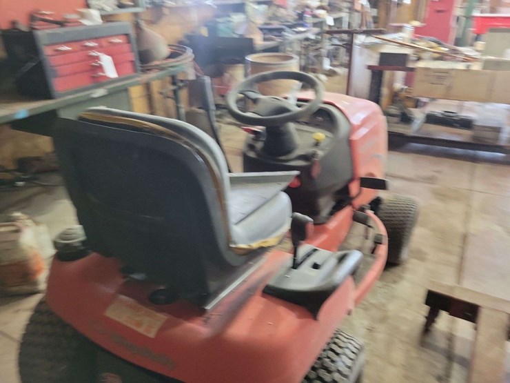 simplicity-conquest-16-hp-riding-lawn-tractor-image-7