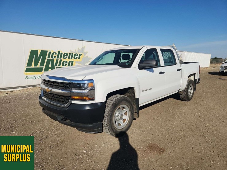 2017-chevrolet-silverado-1500-image-1