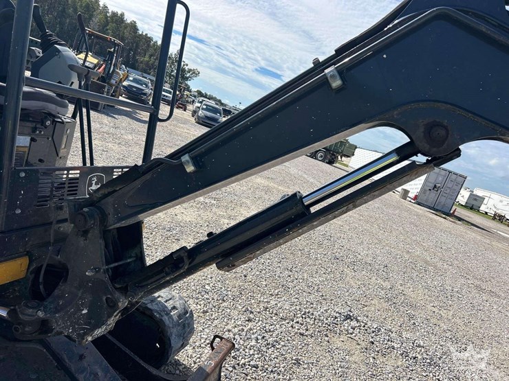2017-deere-26g-image-17