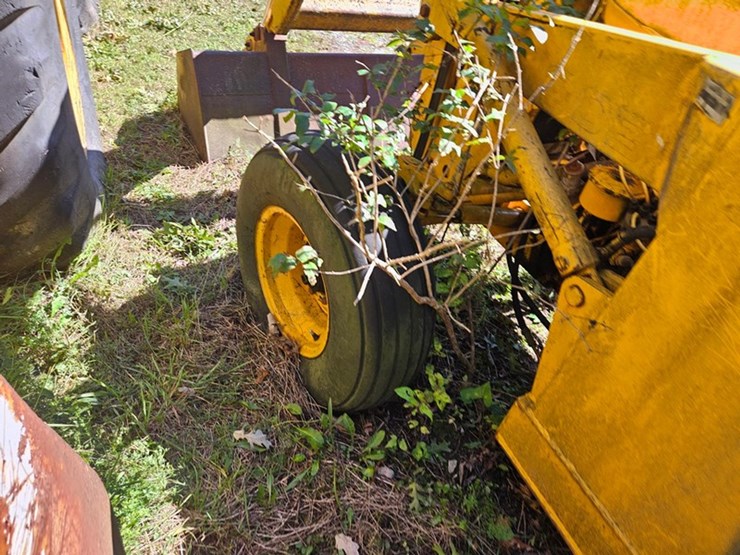 #2532-•-massey-ferguson-80b-loader-tractor-image-31