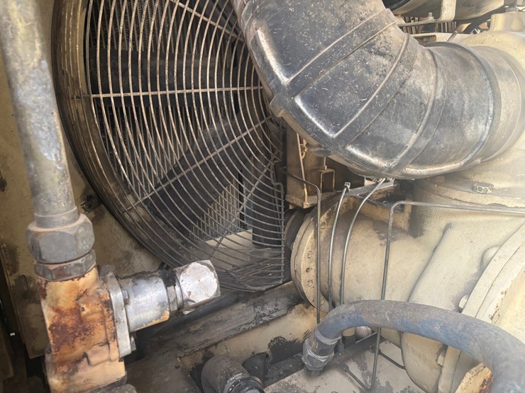 #3338-•-ingersoll-rand-ir900-towable-air-compressor-image-26