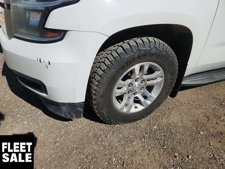2015-chevrolet-suburban-image-10