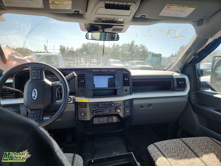 2023-ford-f250-image-15