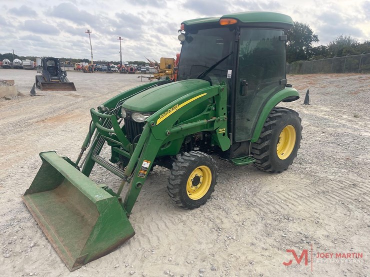 john-deere-3320-image-7