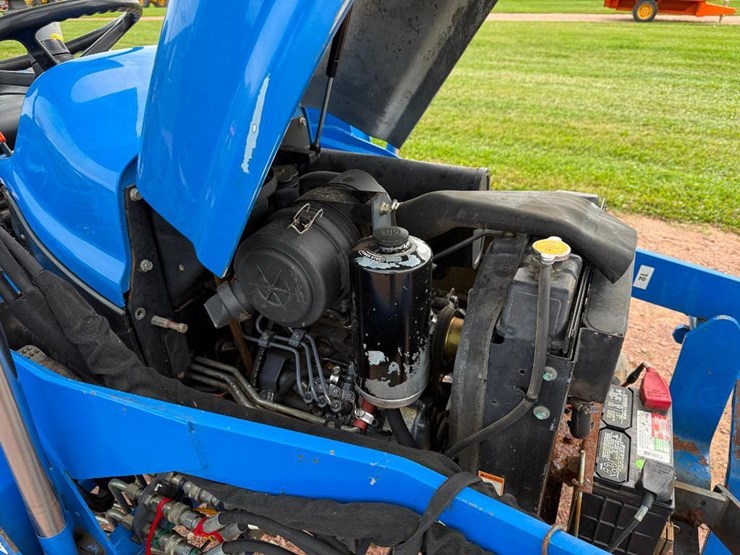 new-holland-tc25d-image-30