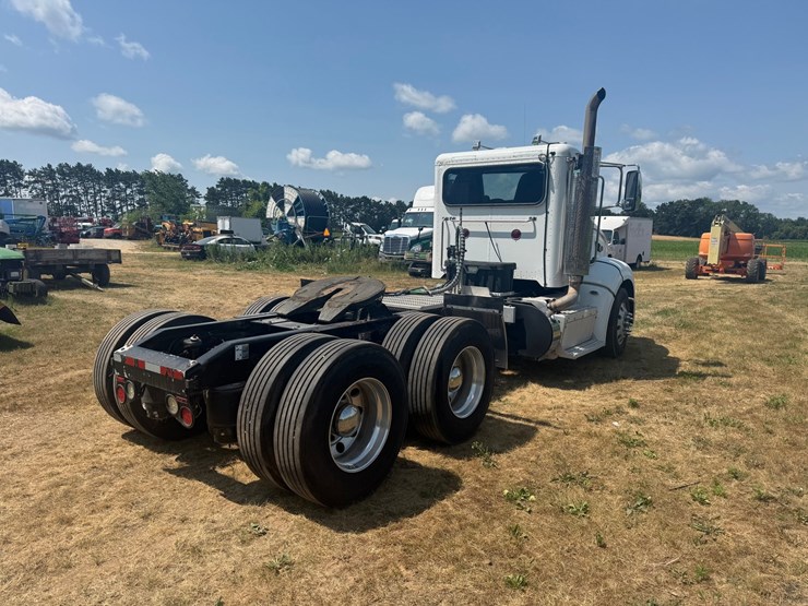 2012-peterbilt-384-image-5