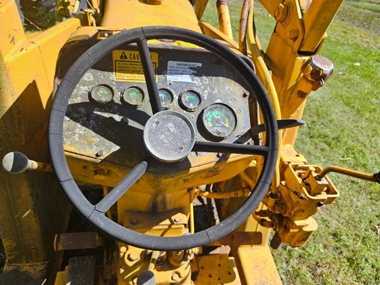 #2532-•-massey-ferguson-80b-loader-tractor-image-24