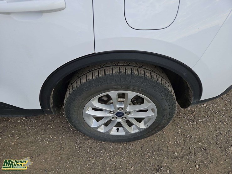2020-ford-escape-image-10