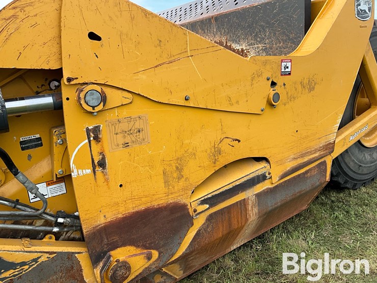 2021-deere-2412e-image-15