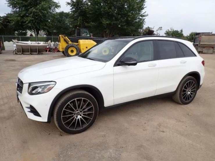 2018-mercedes-benz-glc300-image-1