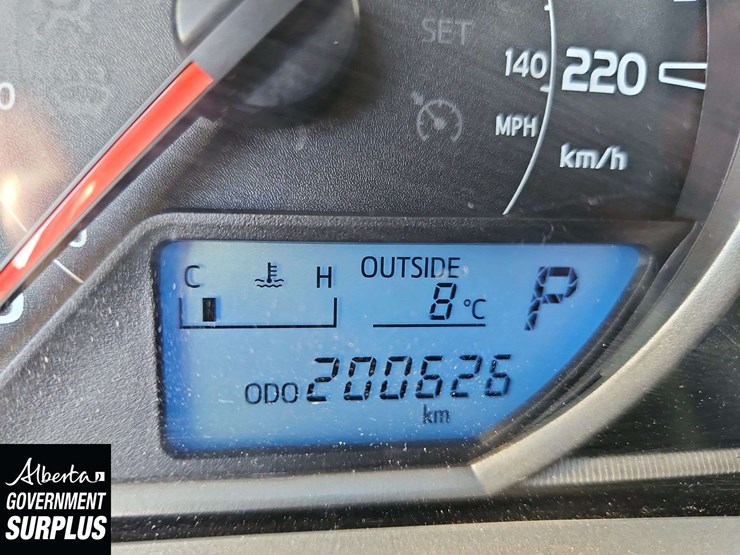 2015-toyota-rav4-le-image-24