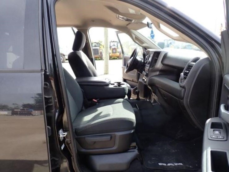 2019-dodge-ram-3500-image-28