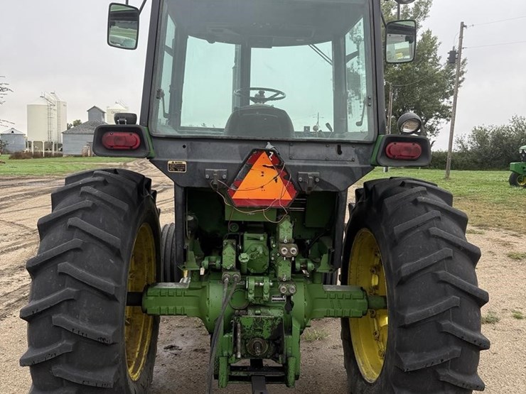 john-deere-4440-image-4