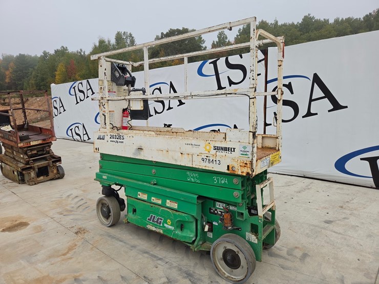 2017-jlg-2032es-image-3