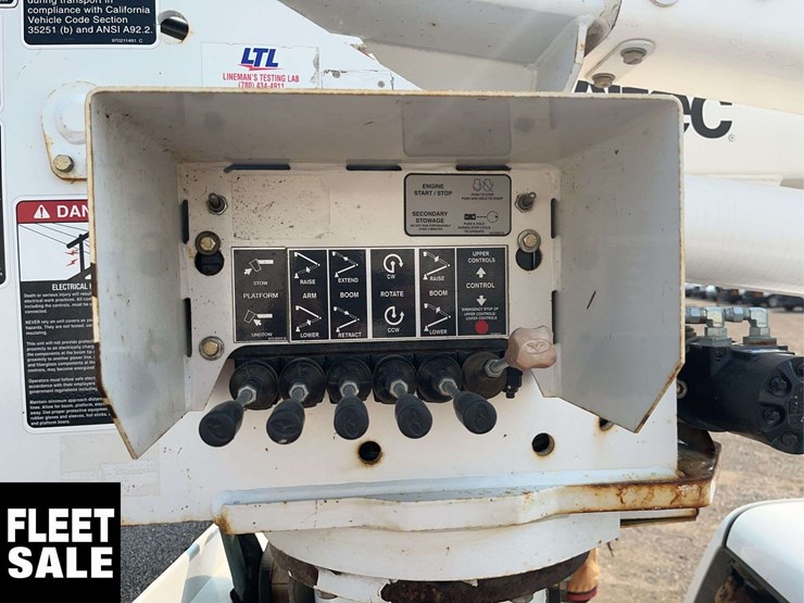 2015-ram-5500-4x4-s/a-bucket-truck-image-19