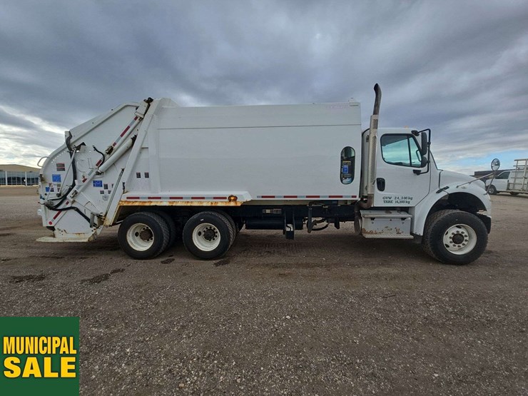 2019-freightliner-m2-106-image-7
