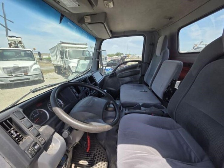 2017-isuzu-jale5w16xh7304208-image-8