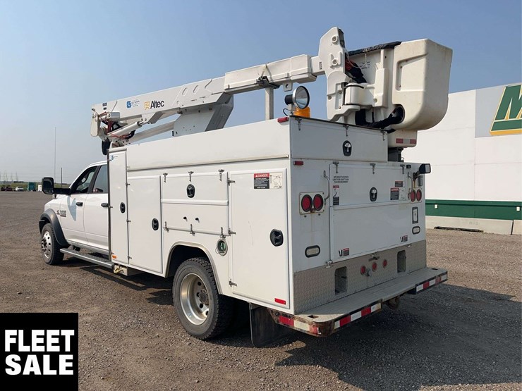 2015-ram-5500-4x4-s/a-bucket-truck-image-4
