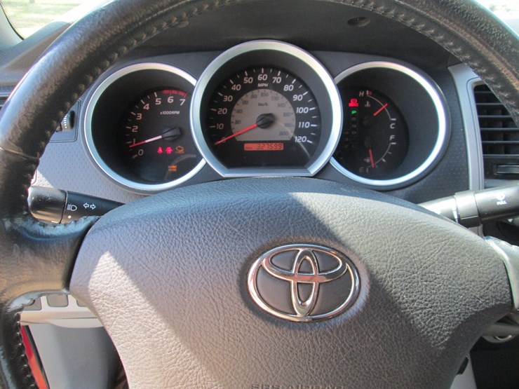 2005-toyota-tacoma-image-36