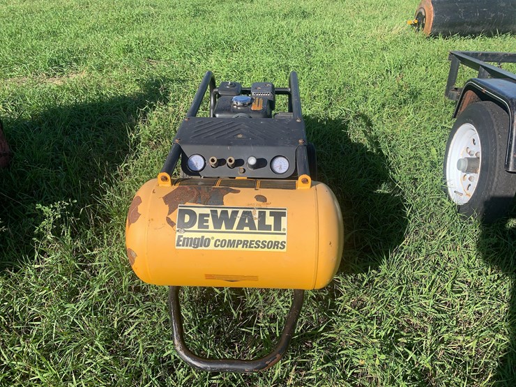 dewalt-air-compressor-image-2