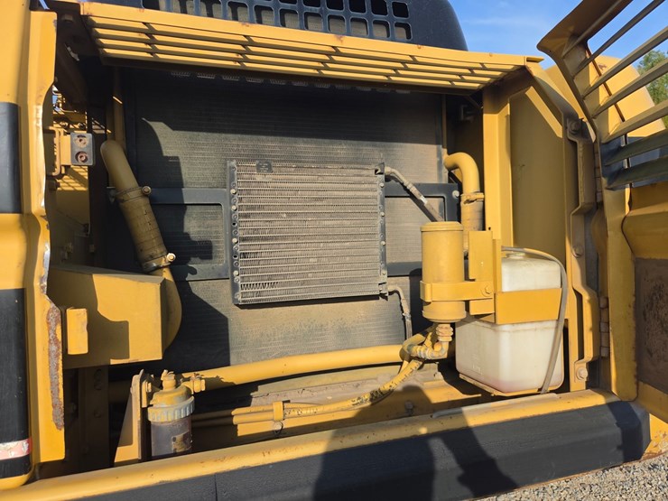 caterpillar-330b-image-40