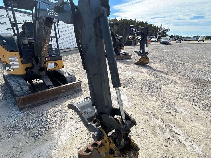 2015-deere-26g-image-14