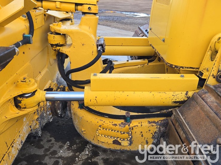 2023-komatsu-d61px-24-image-25