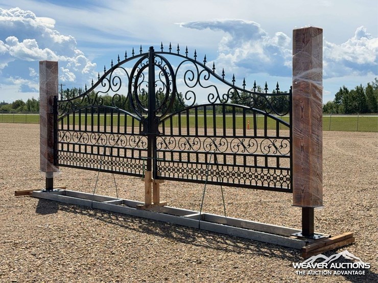 2026-8-ft.-x-20-ft.-(incl-posts)-timber-&-steel-decorative-entry-gate-unused-image-2