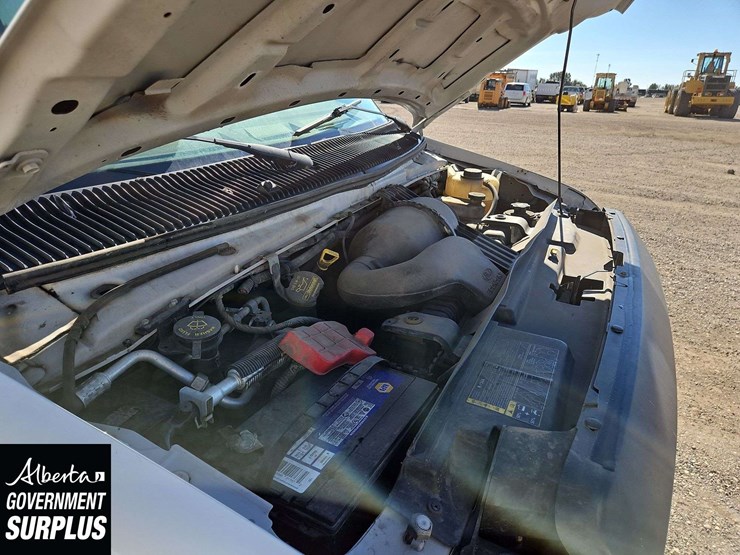 2014-ford-cargo-image-24