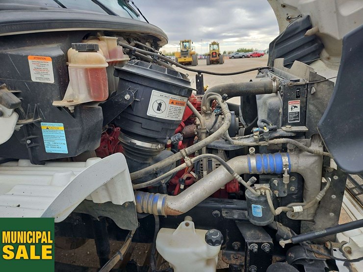 2019-freightliner-m2-106-image-25