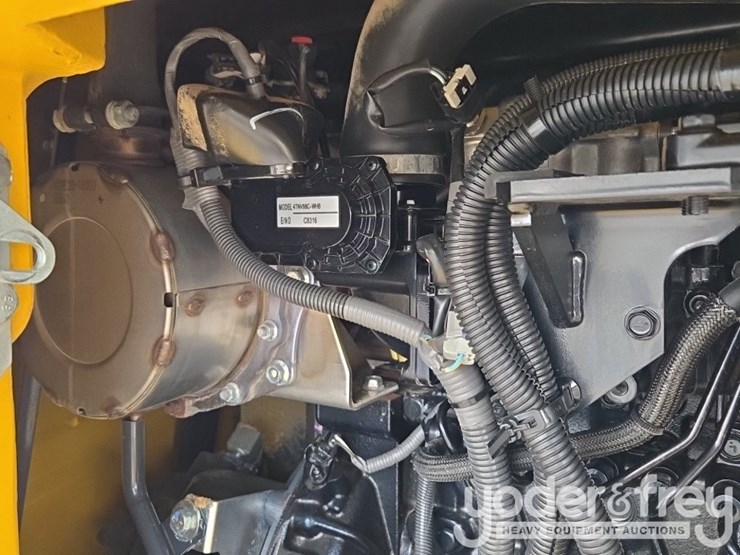 2020-deere-60g-image-43