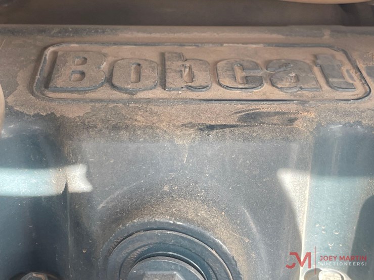 2011-bobcat-s850-image-15